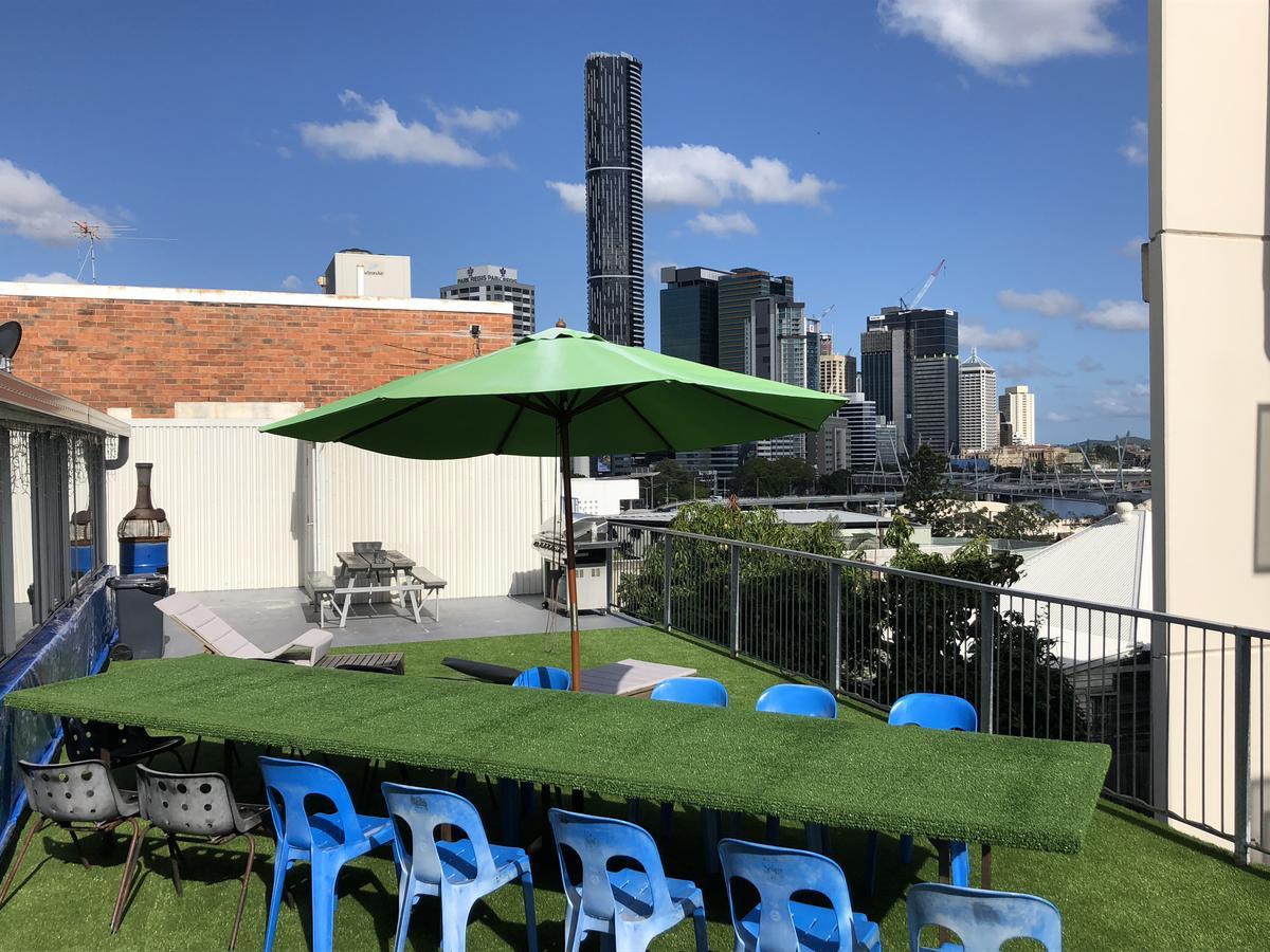 Joe'S Place Backpackers Hostel Brisbane Exterior photo